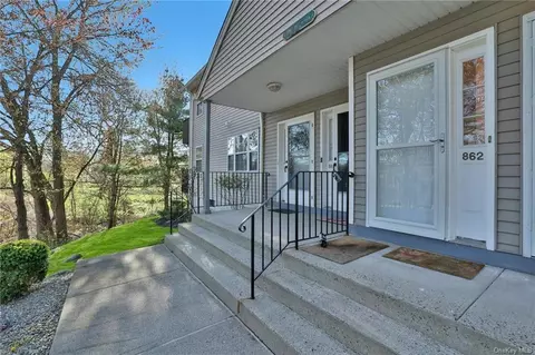 862 E Crooked Hill Rd, Orangetown, NY 10965