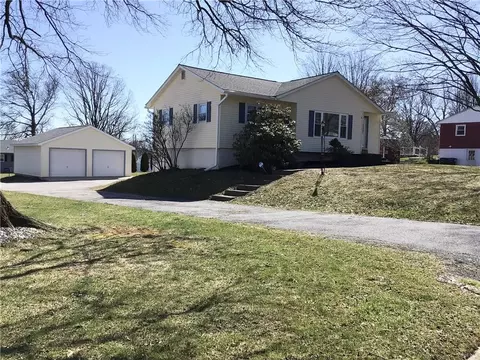20 Pacer Dr, Newburgh, NY 12550