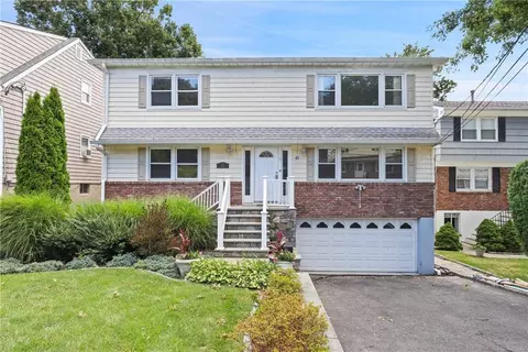 11 Walnut Ln, Harrison, NY 10528