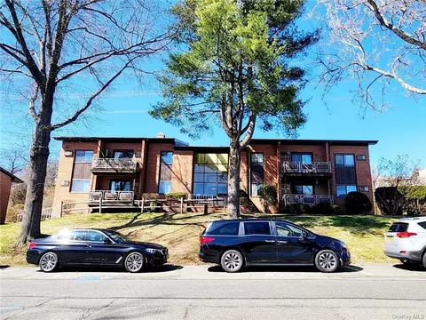 5 Brevoort Dr #1D, Pomona, NY 10970