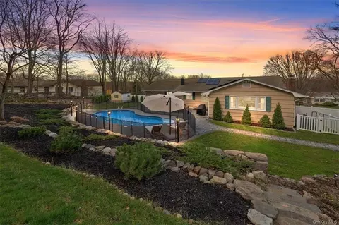 209 Waters Edge, Clarkstown, NY 10989