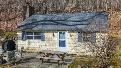 31 Crafts Rd, Carmel, NY 10512