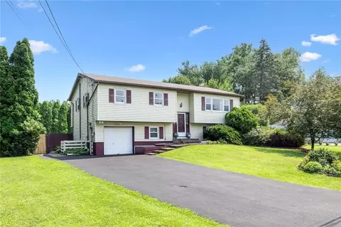 18 Morton St, Haverstraw, NY 10923