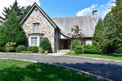 2 Park Rd, Greenburgh, NY 10533