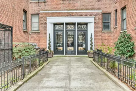 306 E Mosholu Pkwy S #5E, New York, NY 10458