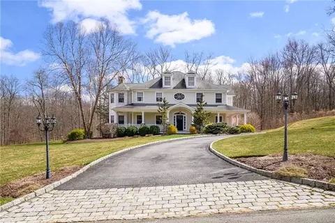 36 Sunswept Dr, New Fairfield, CT 06812