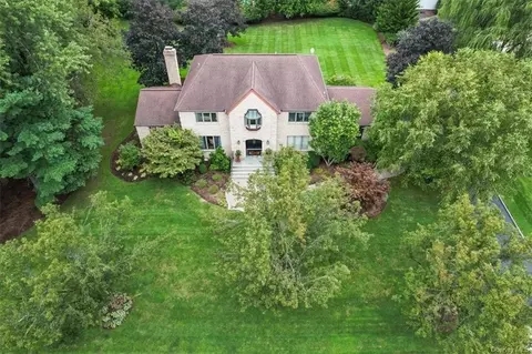 5 Quail Hollow Ln, Clarkstown, NY 10994