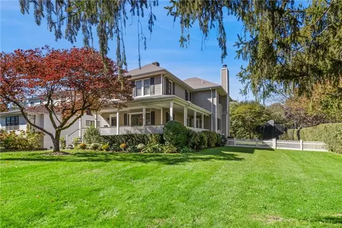 27 Holly Pl, Larchmont, NY 10538