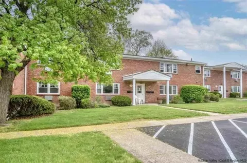 136 N Chestnut St #14D, New Paltz, NY 12561