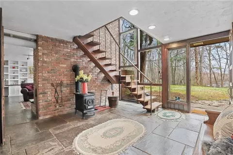 314 Salem Rd, Pound Ridge, NY 10576