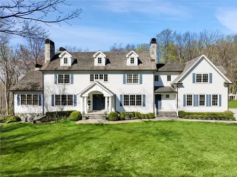 40 Guard Hill Rd, Mount Kisco, NY 10549