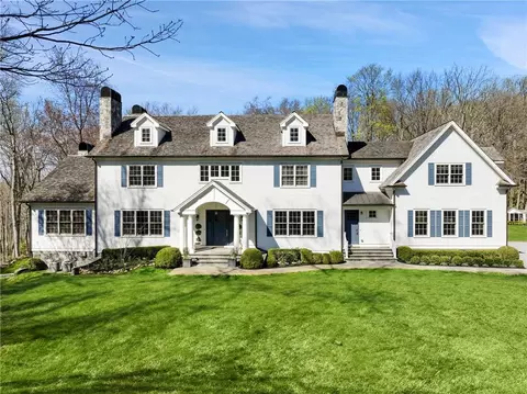 40 Guard Hill Rd, Mount Kisco, NY 10549