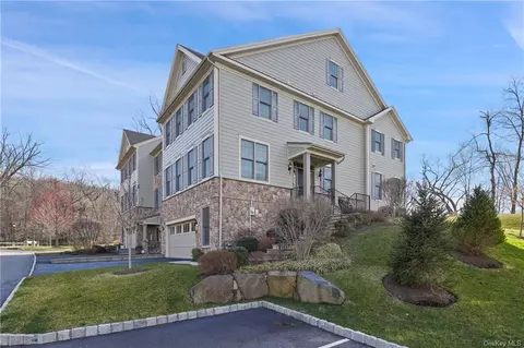 20 Langeloth Dr, Cortlandt, NY 10567