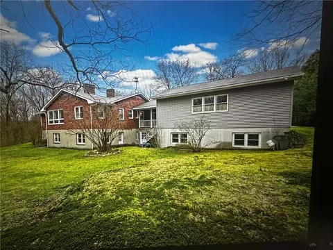 9 Canopus Hollow Rd, Putnam Valley, NY 10579