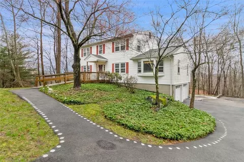 2 William Puckey Dr, Cortlandt, NY 10567
