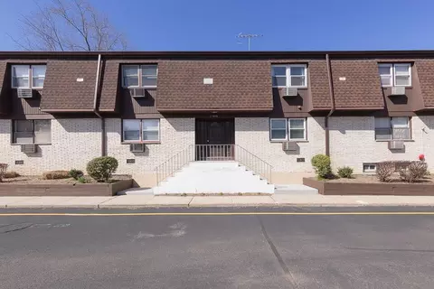 10 Oxford Dr #16, Clarkstown, NY 10989