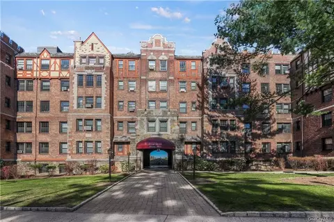 23 Old Mamaroneck Ave #2M, White Plains, NY 10605