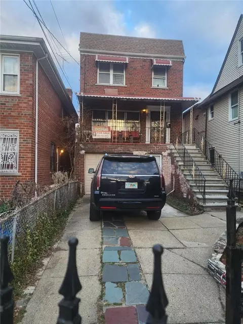 4040 Pratt Ave, New York, NY 10466