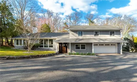 112 Old Mountain Rd, Clarkstown, NY 10960