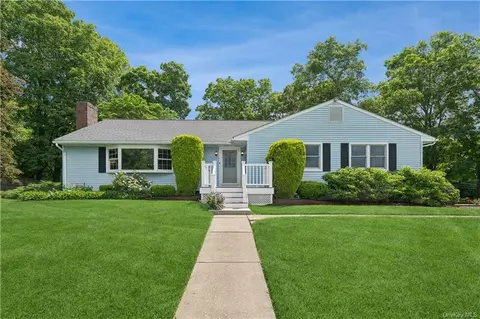 61 Mountain View Ter, Walden, NY 12586