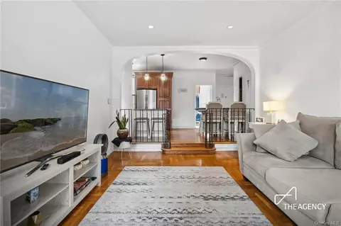 41-21 42nd St #4F, Sunnyside, NY 11103