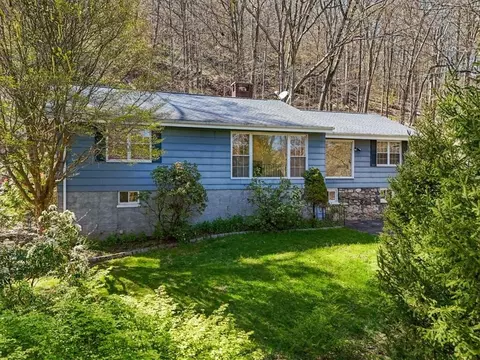 21 Tinker Hill Rd, Putnam Valley, NY 10579