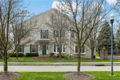 702 Huntington Dr, Fishkill, NY 12524