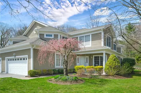 105 Club Pointe Dr, White Plains, NY 10605