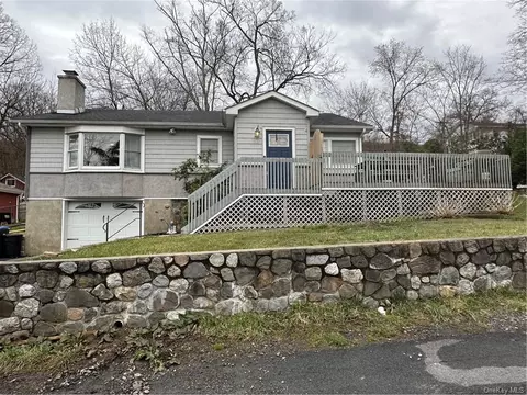 16 Glendale Rd, Greenwood Lake, NY 10925