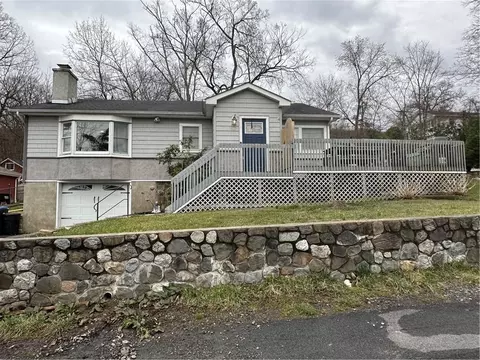16 Glendale Rd, Greenwood Lake, NY 10925