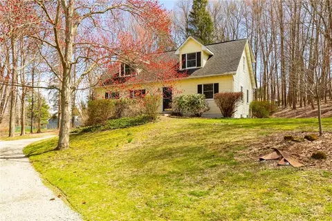 1 Sachs Ct, East Fishkill, NY 12533