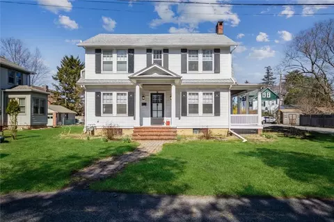 22 Pine St, Cornwall On Hudson, NY 12520