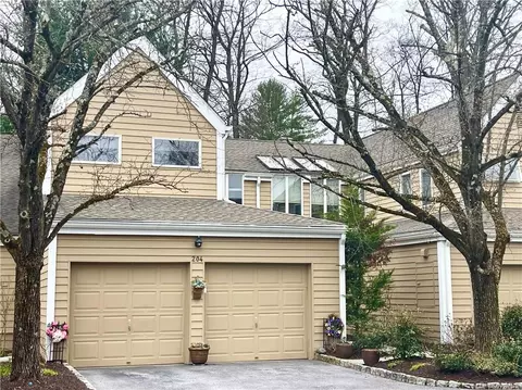 204 Dogwood Ct, Poughkeepsie, NY 12601