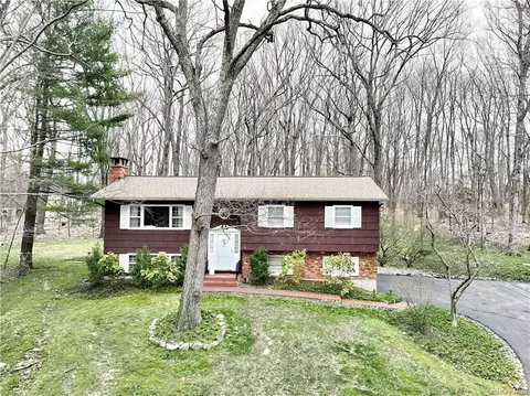 7 Cherry Cir, Pomona, NY 10970