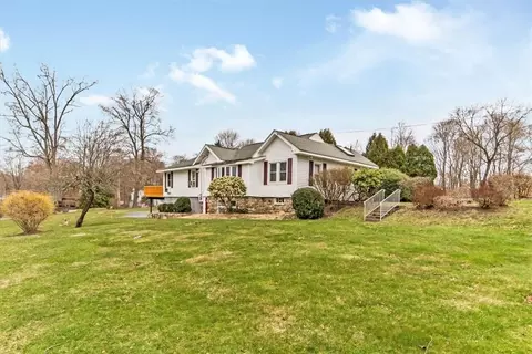 19 Lake Shore Dr S, Mahopac, NY 10541