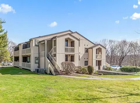 38 Overlook Cmns, Yorktown, NY 10598