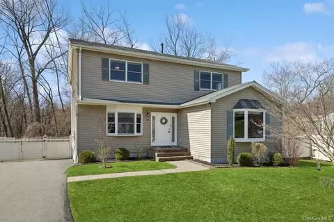 20 Jackson Dr, Stony Point, NY 10980