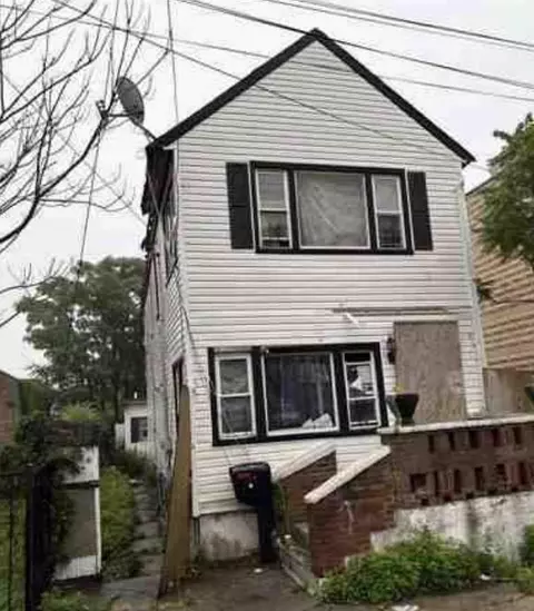 227 Beach 86th St, Far Rockaway, NY 11693