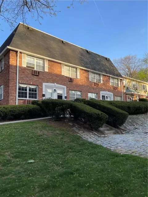 211 Parkside Dr, Ramapo, NY 10901