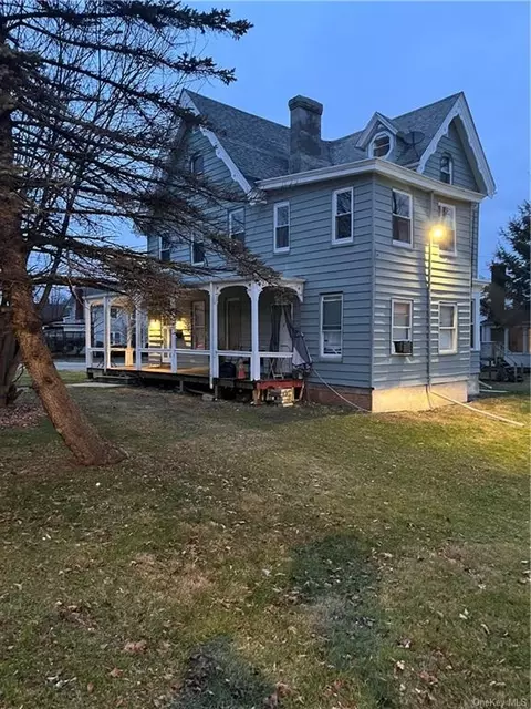 916 Wolcott Ave, Beacon, NY 12508