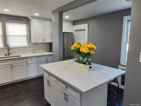 11 Pinebrook Rd, New Rochelle, NY 10801