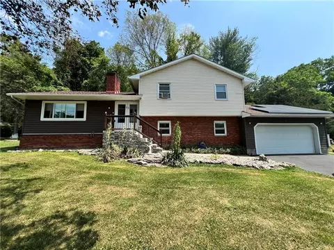 20 Crown Hill Rd, Wappingers Falls, NY 12590