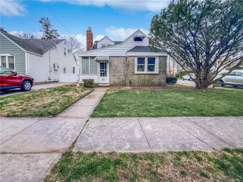 377 Foch Blvd, North Hempstead, NY 11501