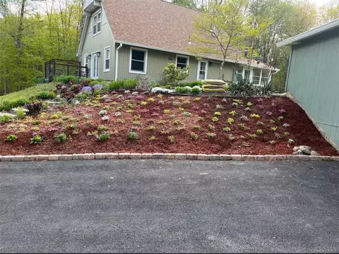 35 Neelytown Rd, Hamptonburgh, NY 10916