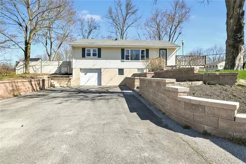 2 Westwood Dr, Newburgh, NY 12550