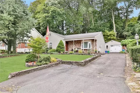 17 N Lexow Ave, Clarkstown, NY 10954