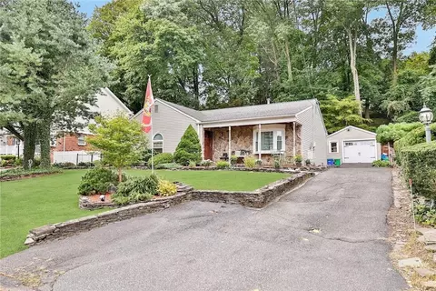 17 N Lexow Ave, Clarkstown, NY 10954
