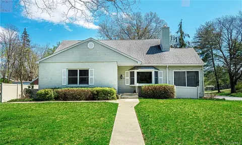 9 Linden Rd, Poughkeepsie, NY 12603