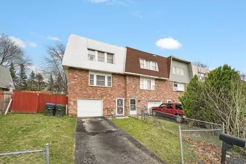 43 Greenway Ter, Wallkill, NY 10941