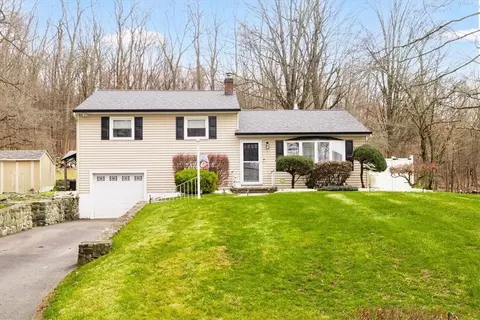 114 Locust Ln, Newburgh, NY 12550